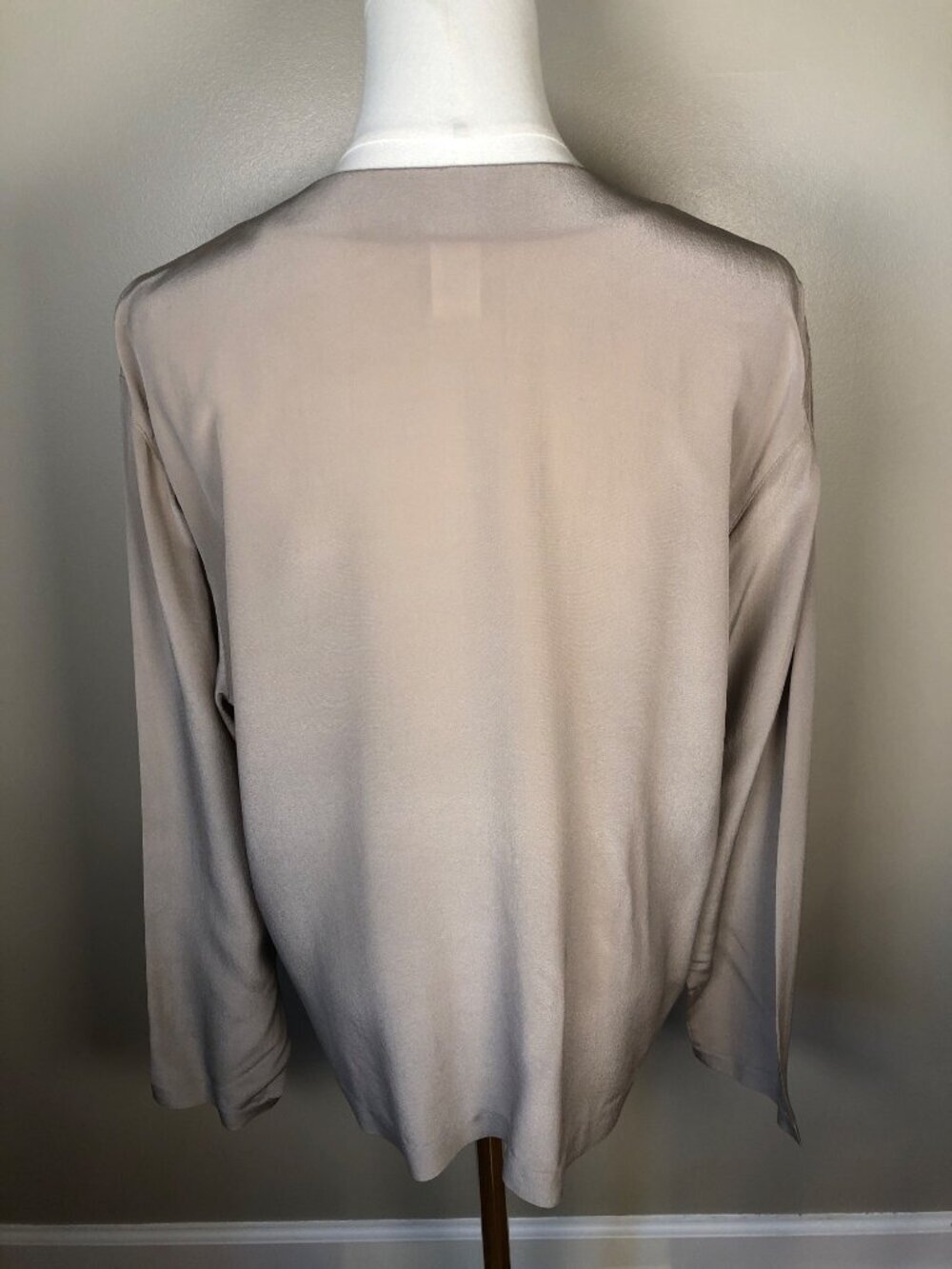 Jones New York Silk Button Front Beige Blouse Size 16 Polished Professional Luxe - Picture 3 of 9